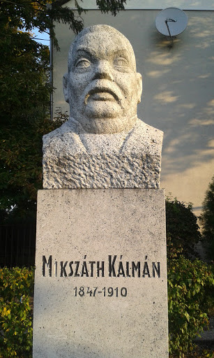 Mikszáth Kálmán Statue