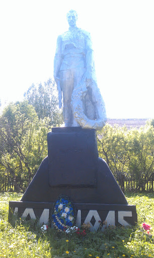 Памятник солдату ВОВ в Батране