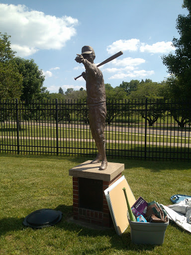 Bob Wren Statue