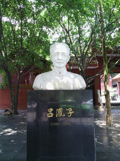 Lvfengzi Statue