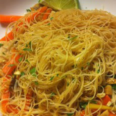 Vermicelli noodles with ginger, chicken and vegetables