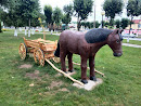Деревянная скульптура коня