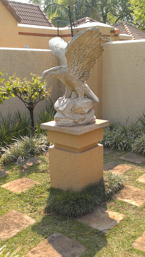 Ou Klipmuur Eagle Statue