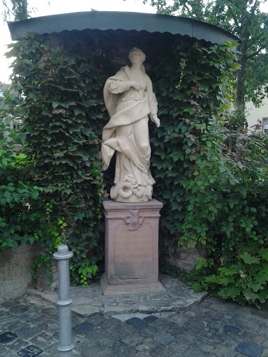 Statue An Die Freundin