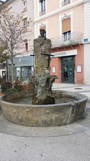 Fontaine Sculpture Le Schuss