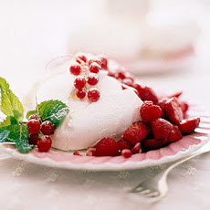 Pavlova with Fresh Red Fruits