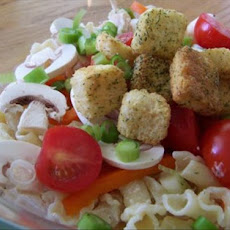 Chicken and Pasta Salad With Raw Vegetables