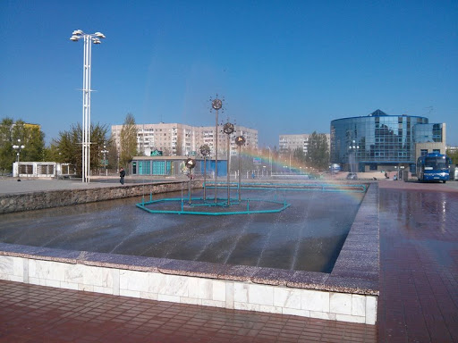 Фонтан на площади у ДК Курчатова
