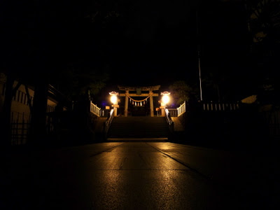 Sakura-yama Hachimangu Shrine entrance by night