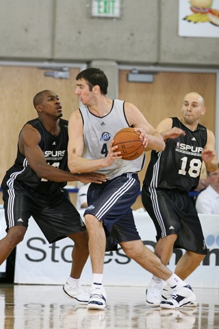 [7186042a607ceaba255ece6731c11771-getty-81648347_mm030_spurs_jazz.jpg]