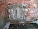 Brunnen mit Wappen