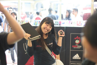 I had to take my leave from there so I had to say buh bye. But not before someone took a snap of me. I think this is from.... <a href='http://hweiming.blogspot.com' rel='external ' title=''>Hwei Ming</a>? Aaron? Thomas? I can't recall.. someone refresh my memory.. so sorry :(