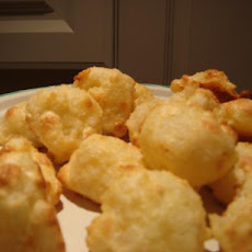 Brazilian Cheese Bread ( Pao De Queijo )