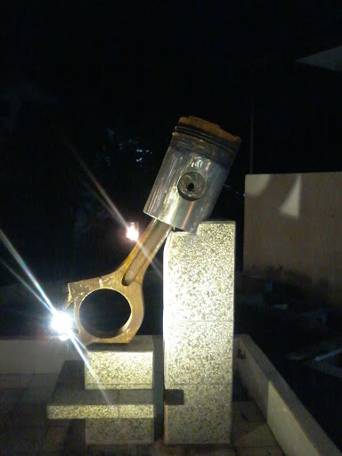 Tugu Piston