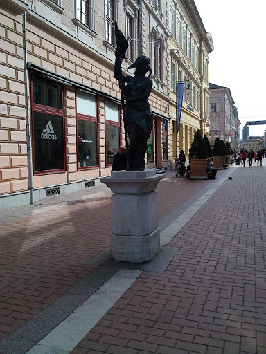 Kárász utca Statue 