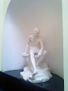 Статуя Юноши 