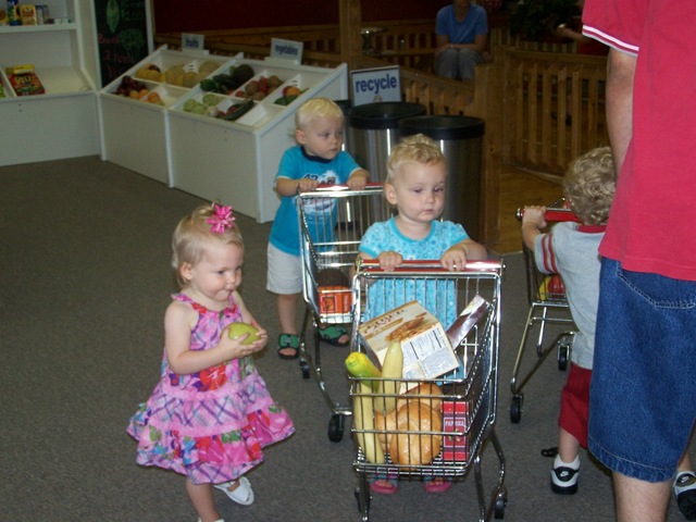 [seriousshoppers[3].jpg]