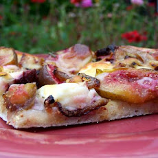 Fresh Fig, Caramelized Onion and Goat Cheese Gourmet Pizza