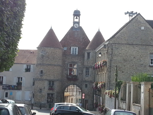 Tournan-en-Brie, La cloche et l'horloge