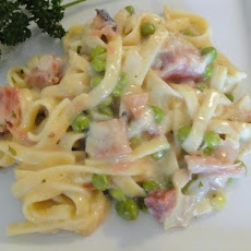 Baked Cheesy Ham and Spaghetti Casserole