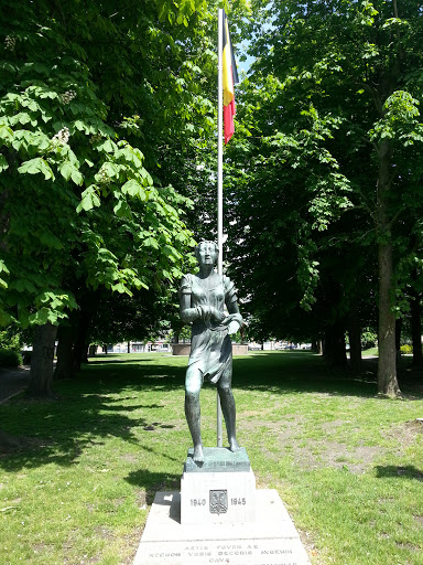 Statue 40-45 War Victims