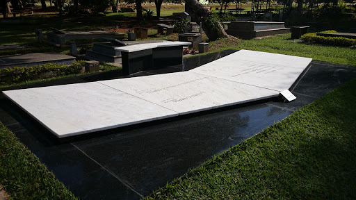 Lauro Campos Tomb 