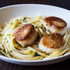 Simple Pasta with Leeks and Scallops