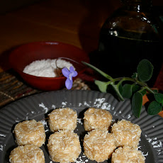 Raw Vegan Coconut Macaroons