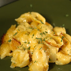 Golden Baked Macaroni and Pimiento Cheese