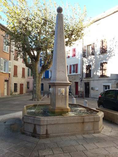 Fontaine Place De La Mairie