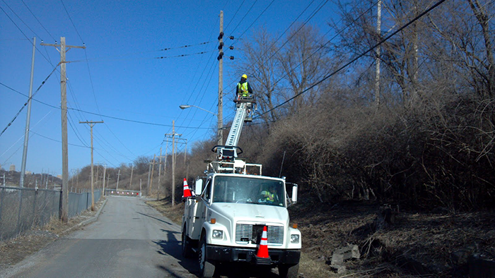 contractor adding google fiber to utility poles