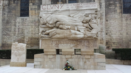 Cluny, Monument Aux Morts
