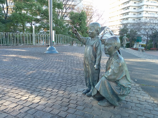 母と子供 (Statue of Boy and Mother)