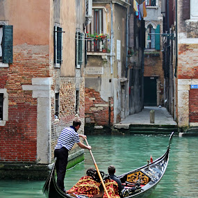 Gondolier by Bryan Rasmussen - People Street & Candids