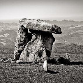 by Leire Unzueta - Architecture & Design Statues & Monuments