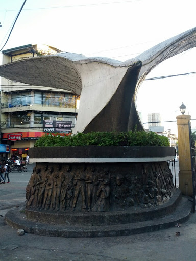 Ibon Man May Layang Lumipad Monument 
