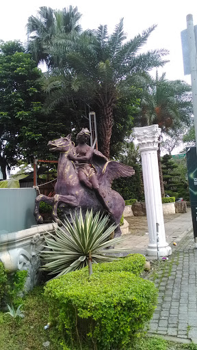 飛馬銅像