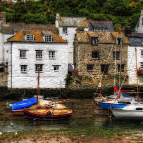by Glen Unsworth - City,  Street & Park  Vistas