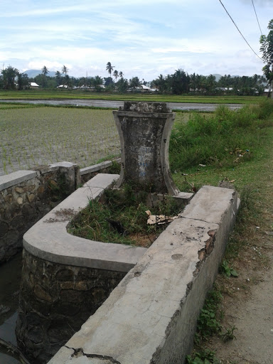 Tugu Perbatasan Dusun Ulapato 