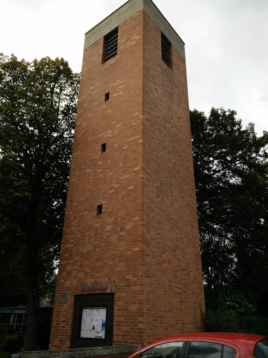 Glockenturm der Kirche St. Theresia