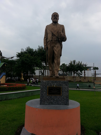 Estatua Emilio Estrada 