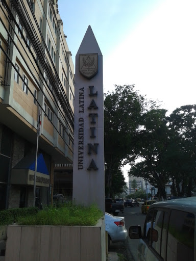 Obelisco De La Universidad Latina