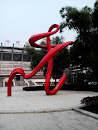 巨型红色抽象雕塑