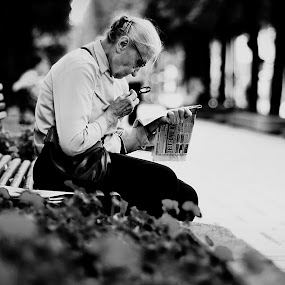 the magnifier by Dainius Ščiuka - Fine Art People