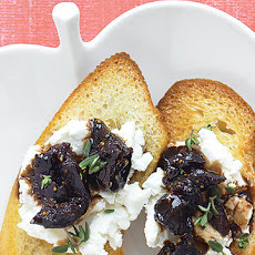 Goat-Cheese Crostini with Fig Compote