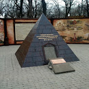 Piramide for Carl Wilhelm