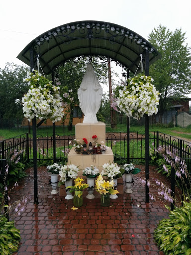 Памятник Матери Божьей