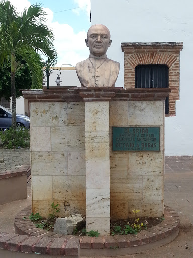 Estatua Octavio A. Beras