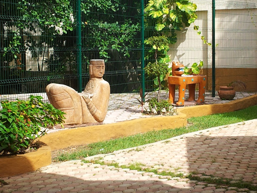 Mayan Sculptures, Calle 6 Y La Quinta