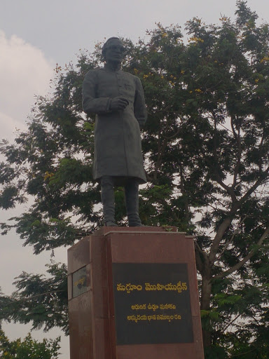 Maqdoom Mohiyuddin Statue
